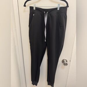 FIGS Zamora Jogger Scrub Pants in Black - Small